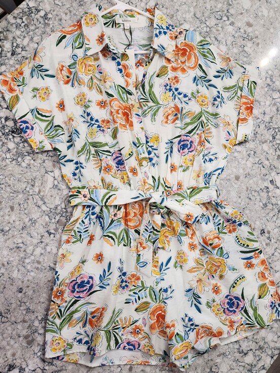 Avara Pants - Cute Floral "Dahlia" Summer Button-Front Romper Shorts One Piece Ladies Size L.